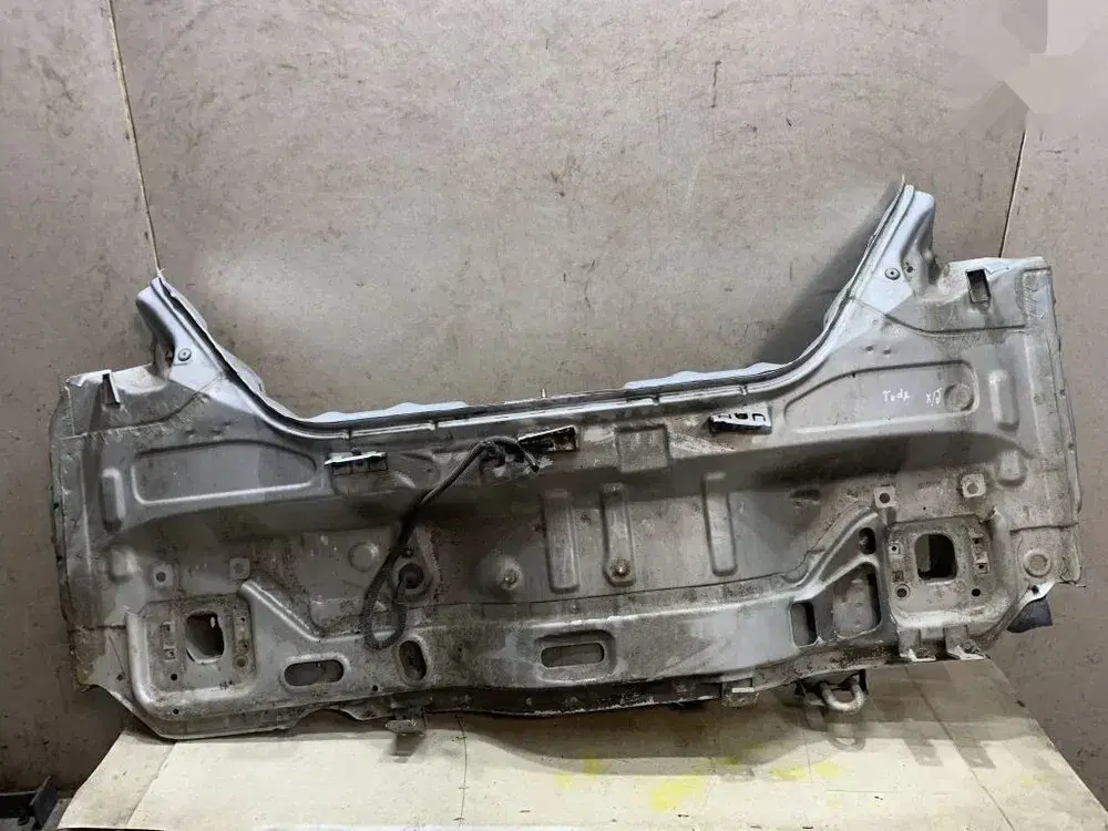 Nissan Tiida hatchbek ֆառթուկ Պանել