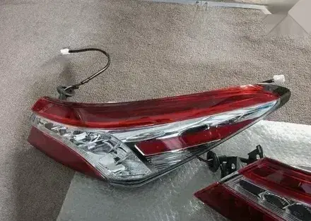Toyota Camry V70 XSE ստոպեր